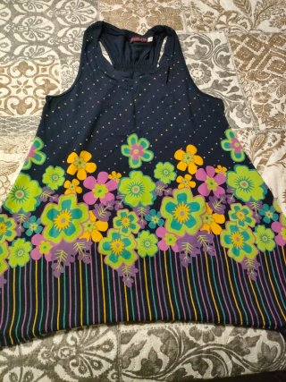 Camiseta tirantes azul estampada flores