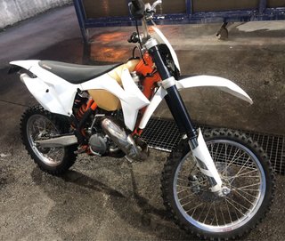 KTM 125 EXC 2011 CARNÉ B