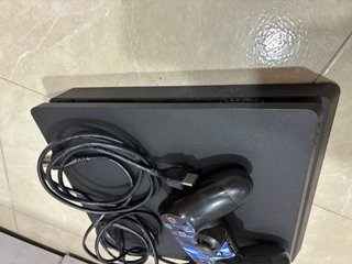 PS4 (PlayStation 4) Nera + Controller