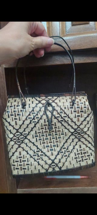 Bolso tejido a mano de Mindoro en Filipinas