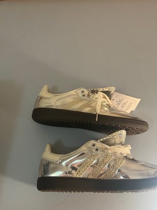 Zapatillas Adidas Plata y Blanco