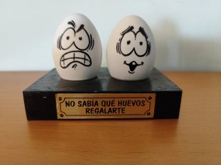 Regalo divertido: huevos decorados con cara