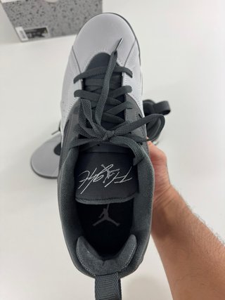 Jordan MVP 92 Gris y Blanco Talla: 46