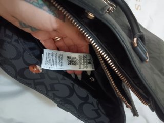 Bolso Guess Negro y Dorado, solo lo utilice 1 dia