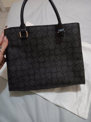 Bolso Guess Negro y Dorado, solo lo utilice 1 dia