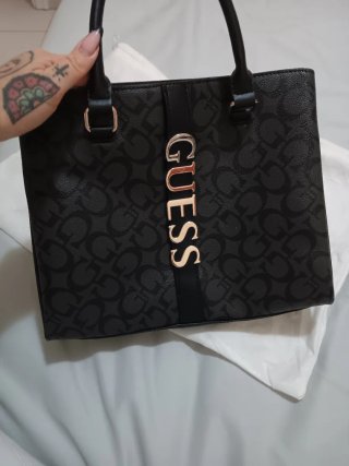 Bolso Guess Negro y Dorado, solo lo utilice 1 dia