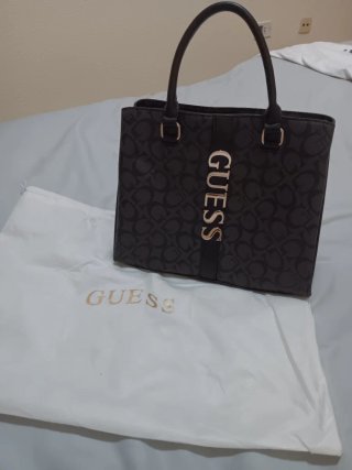 Bolso Guess Negro y Dorado, solo lo utilice 1 dia