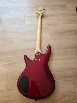 Bajo Ibanez Rojo con Funda
