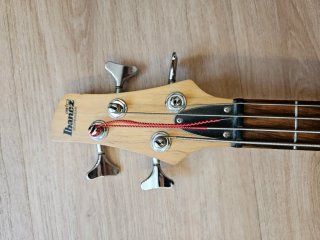 Bajo Ibanez Rojo con Funda