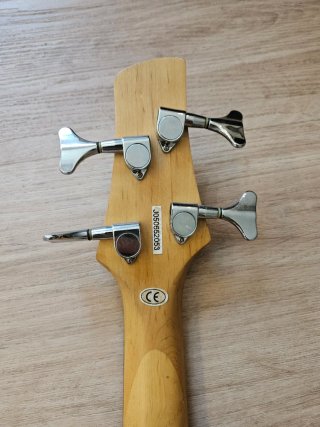 Bajo Ibanez Rojo con Funda