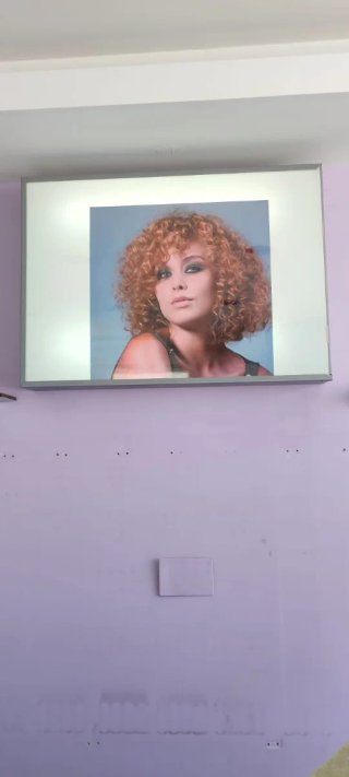 Cartel luminoso con imagen intercambiable