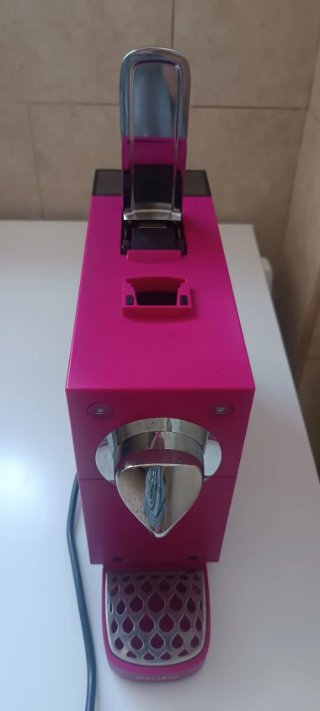 Cafetera de cápsulas rosa