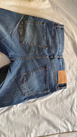 Pantalón vaquero Pull and Bear desgastado