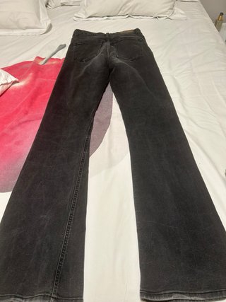 Pantalones vaqueros negros acampanados