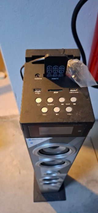 Torre de Sonido Bluetooth Negra y Plateada