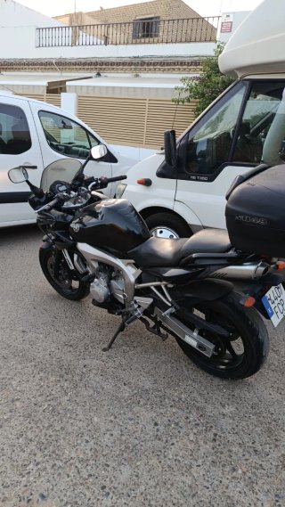 Yamaha FZ600 Negra y Plateada