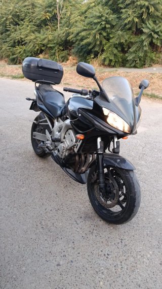 Yamaha FZ600 Negra y Plateada