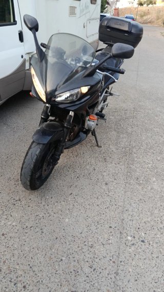 Yamaha FZ600 Negra y Plateada