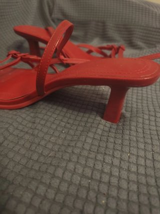 Zapatos de tacón rojos