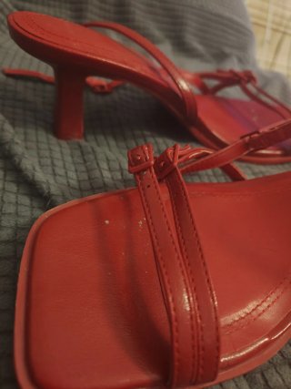 Zapatos de tacón rojos