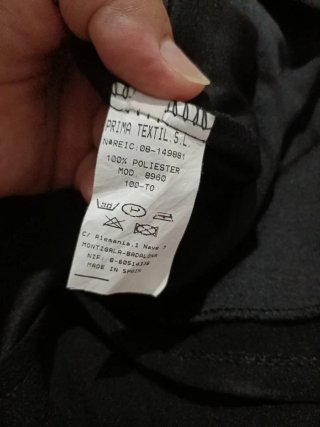 Blusa negra de manga corta