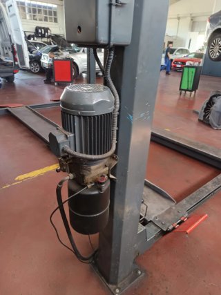 Elevador de 4 columnas para taller
