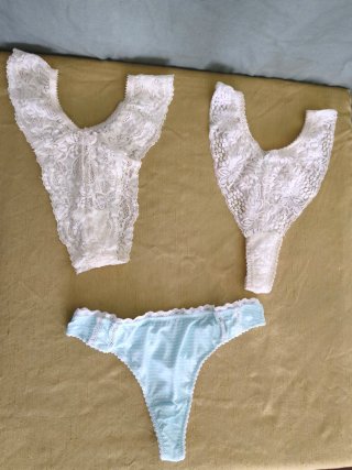 Conjunto de 3 peças de lingerie em renda