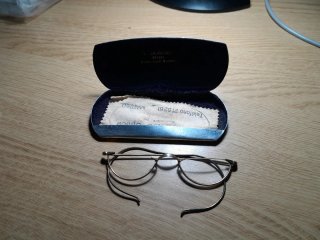 Gafas antiguas con su estuche original
