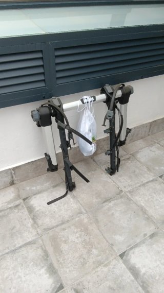 Portabicicletas para portón maletero. Marca thule.
