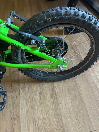 Bicicleta infantil verde ATRACTOR
