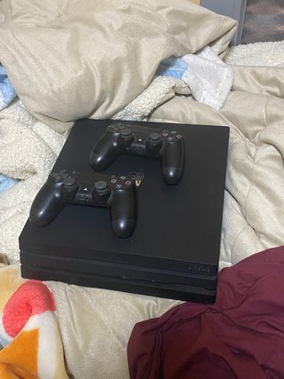 Console PS4 Pro + 2 Controller