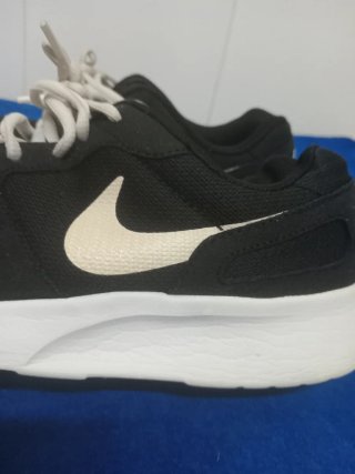 Zapatillas Nike Negras y Blancas