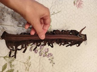 Bolso de mano de ante con flecos