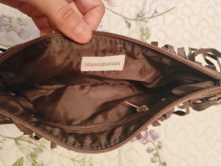 Bolso de mano de ante con flecos
