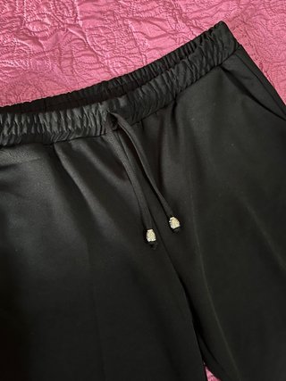 Pantaloni neri elasticizzati