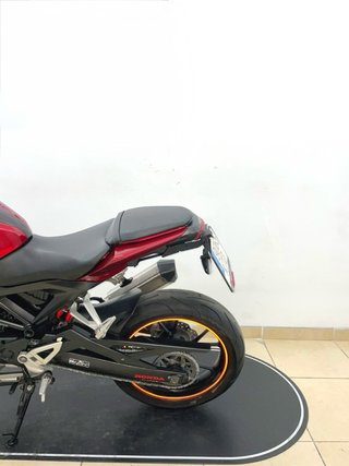 Honda CB125R Naked Roja y Negra