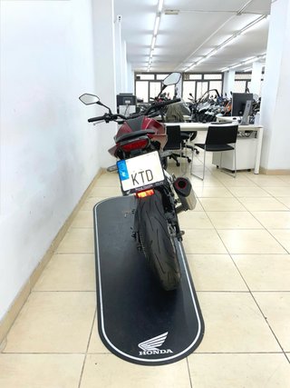 Honda CB125R Naked Roja y Negra