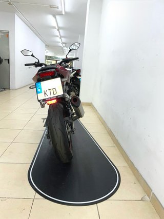 Honda CB125R Naked Roja y Negra