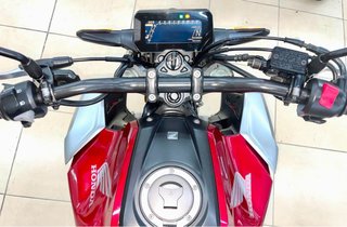 Honda CB125R Naked Roja y Negra