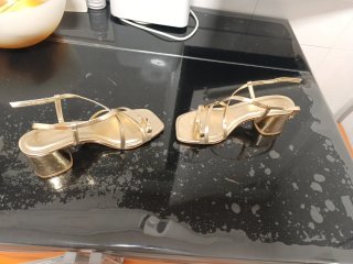 Sandalias doradas Stradivarius fiesta