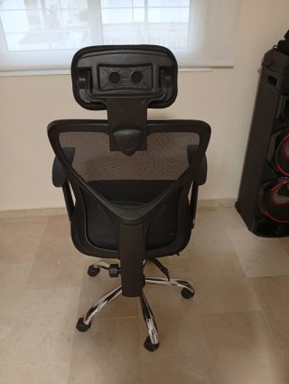 Silla de oficina ergonómica negra
