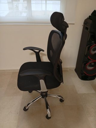 Silla de oficina ergonómica negra