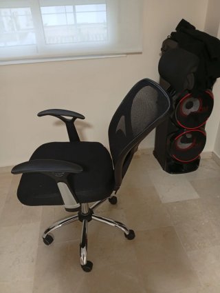 Silla de oficina ergonómica negra