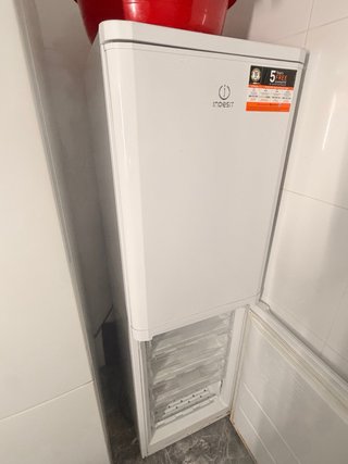 Nevera Indesit blanca
