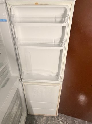 Nevera Indesit blanca