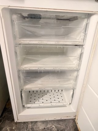 Nevera Indesit blanca