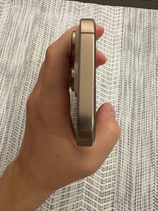 iPhone 16 Pro Dorado