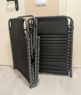 Tumbona plegable negra y gris