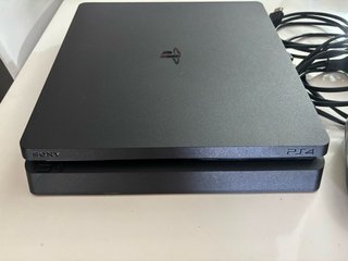 PS4 500GB + Mando Camuflaje