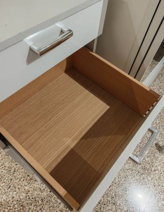 Cajonera de madera blanca